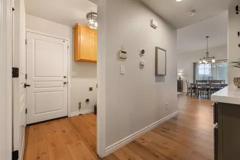 Entry Way - 1786 Brookside Dr, Manteca, CA 95336 photo 4 of 10