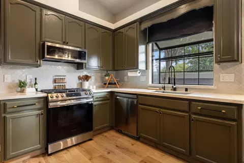 Kitchen - 1786 Brookside Dr, Manteca, CA 95336 photo 3 of 5