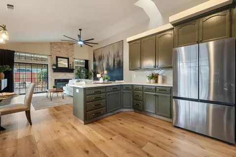 Kitchen - 1786 Brookside Dr, Manteca, CA 95336 photo 4 of 5