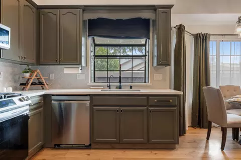 Kitchen - 1786 Brookside Dr, Manteca, CA 95336 photo 2 of 5