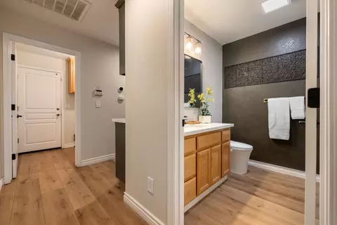 Entry Way - 1786 Brookside Dr, Manteca, CA 95336 photo 7 of 10