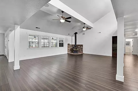 Living - 15446 Monreal Rd, Madera, CA 93636 photo 4 of 11