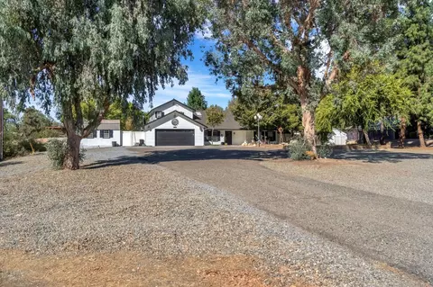 Exterior - 15446 Monreal Rd, Madera, CA 93636 photo 3 of 16
