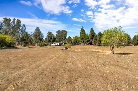 Exterior - 15446 Monreal Rd, Madera, CA 93636 photo 2 of 16