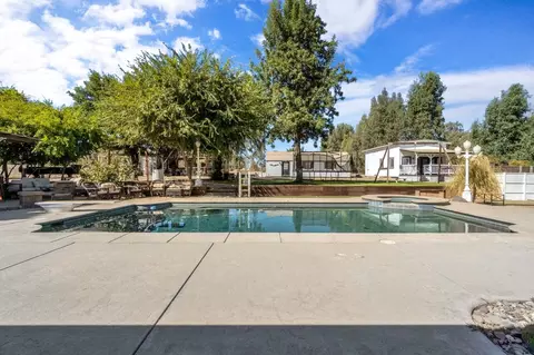 Exterior - 15446 Monreal Rd, Madera, CA 93636 photo 10 of 16