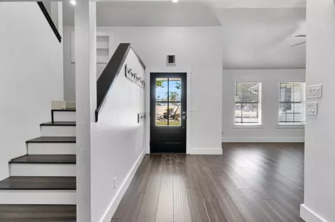 Entry Way - 15446 Monreal Rd, Madera, CA 93636 photo 1 of 2