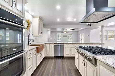Kitchen - 15446 Monreal Rd, Madera, CA 93636 photo 3 of 7