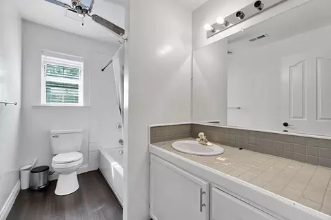 Bath - 15446 Monreal Rd, Madera, CA 93636 photo 5 of 6
