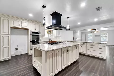 Kitchen - 15446 Monreal Rd, Madera, CA 93636 photo 2 of 7