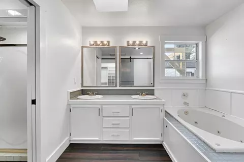 Bath - 15446 Monreal Rd, Madera, CA 93636 photo 4 of 6