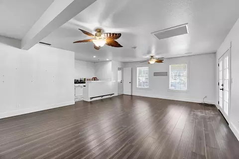 Living - 15446 Monreal Rd, Madera, CA 93636 photo 8 of 11