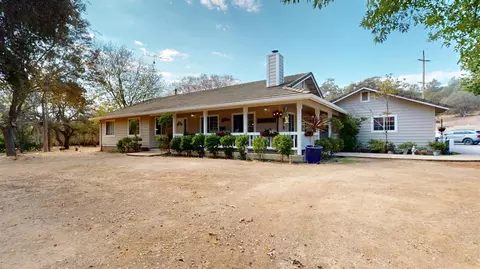 4431 Hillvale Dr, Valley Springs, CA 95252