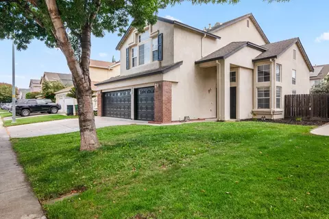 Exterior - 422 Montclair Ln, Tracy, CA 95376 photo 2 of 5
