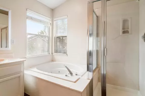 Bath - 422 Montclair Ln, Tracy, CA 95376 photo 5 of 5