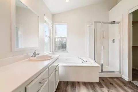 Bath - 422 Montclair Ln, Tracy, CA 95376 photo 4 of 5