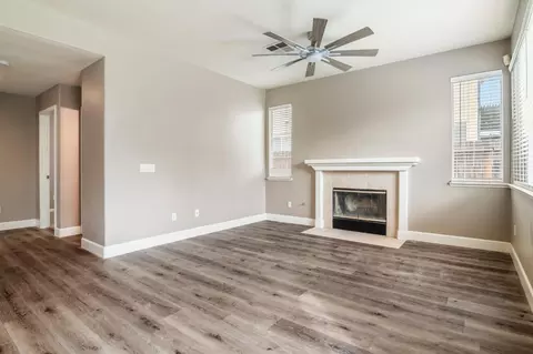 Living - 422 Montclair Ln, Tracy, CA 95376 photo 2 of 3
