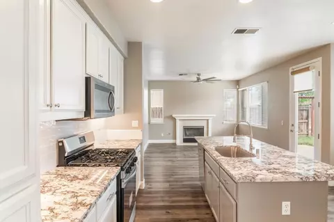 Kitchen - 422 Montclair Ln, Tracy, CA 95376 photo 1 of 3