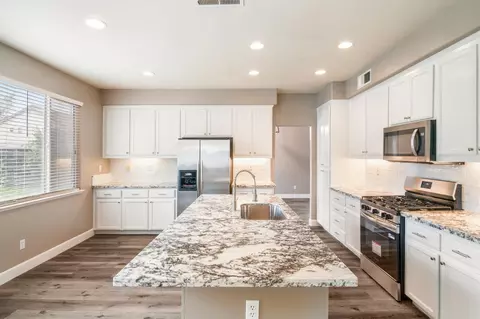 Kitchen - 422 Montclair Ln, Tracy, CA 95376 photo 2 of 3