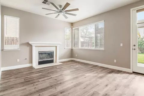 Living - 422 Montclair Ln, Tracy, CA 95376 photo 3 of 3