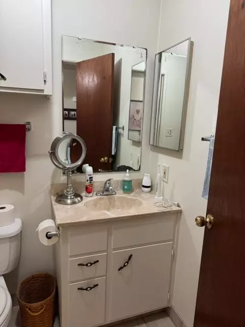 Bath - 1912 W Pine St, Lodi, CA 95242 photo 2 of 3