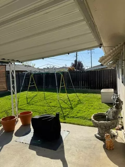 Exterior - 1912 W Pine St, Lodi, CA 95242 photo 2 of 7