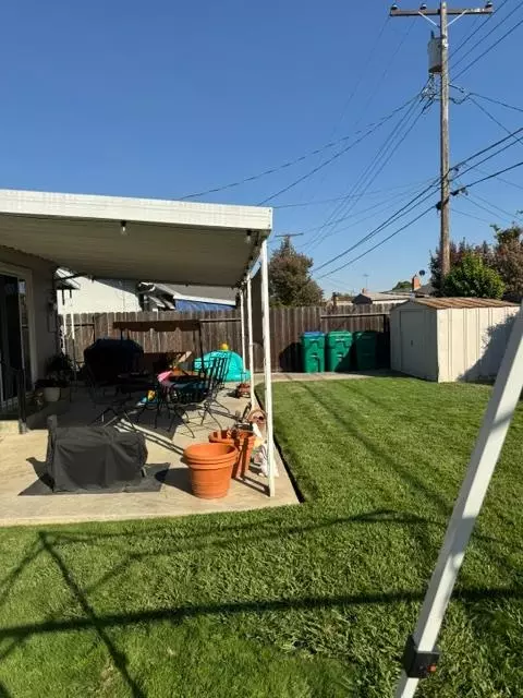 Exterior - 1912 W Pine St, Lodi, CA 95242 photo 6 of 7