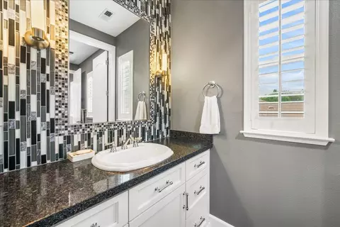 Bath - 3064 Redbridge Rd, Tracy, CA 95377 photo 3 of 5