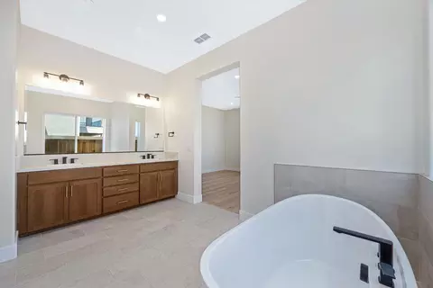 Bath - 1332 Bear Creek Dr, Rocklin, CA 95765 photo 4 of 8