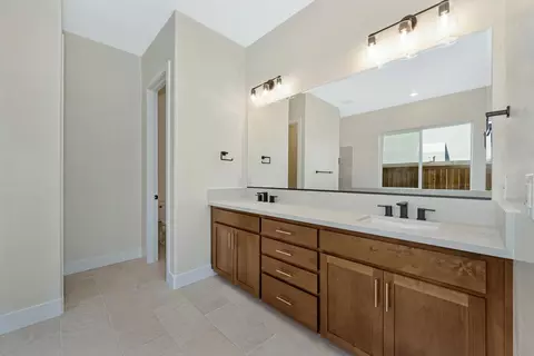 Bath - 1332 Bear Creek Dr, Rocklin, CA 95765 photo 2 of 8