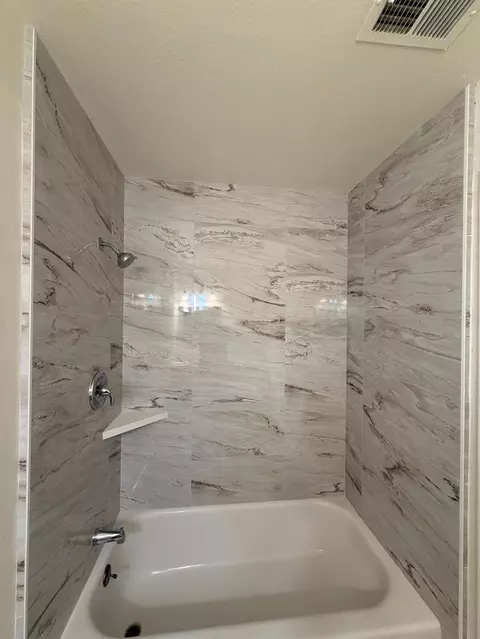 Bath - 2413 Murray St, Turlock, CA 95382 photo 2 of 6