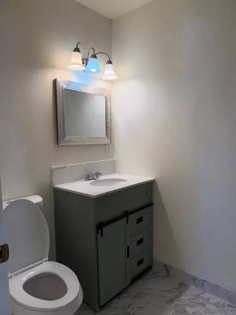 Bath - 2413 Murray St, Turlock, CA 95382 photo 1 of 6