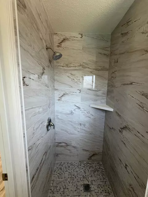 Bath - 2413 Murray St, Turlock, CA 95382 photo 5 of 6