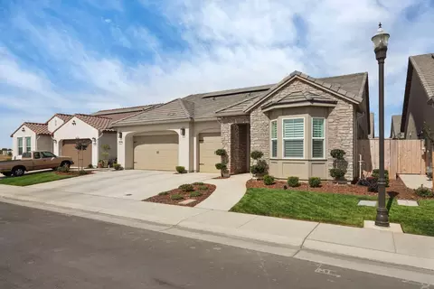 Exterior - 2945 Coronado Dr, Lodi, CA 95242 photo 2 of 9