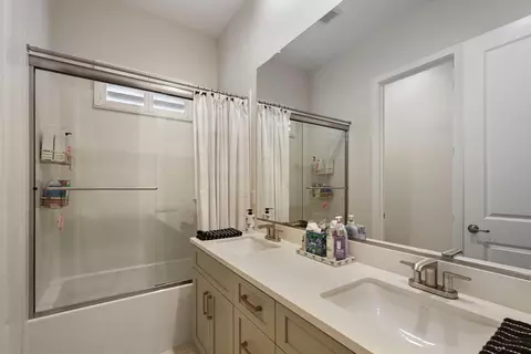 Bath - 2945 Coronado Dr, Lodi, CA 95242 photo 4 of 4