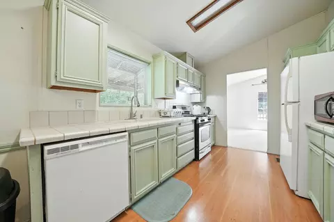 Kitchen - 16000 Sutter Creek Rd, Sutter Creek, CA 95685 photo 1 of 4