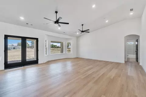 Living - 21035 Forest Glen Rd, Madera, CA 93638 photo 1 of 3