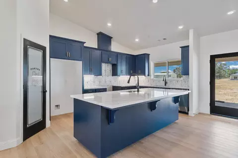 Kitchen - 21035 Forest Glen Rd, Madera, CA 93638 photo 2 of 5