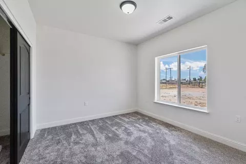 Bedroom - 21035 Forest Glen Rd, Madera, CA 93638 photo 4 of 5