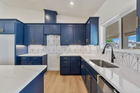 Kitchen - 21035 Forest Glen Rd, Madera, CA 93638 photo 4 of 5