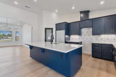 Kitchen - 21035 Forest Glen Rd, Madera, CA 93638 photo 3 of 5