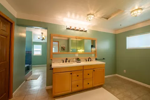 Bath - 14021 Murphy Pl, Grass Valley, CA 95945 photo 1 of 3