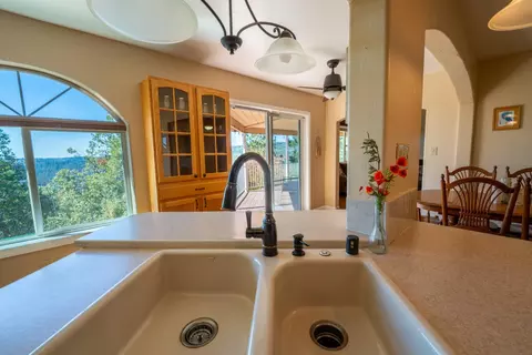 Kitchen - 14021 Murphy Pl, Grass Valley, CA 95945 photo 4 of 5