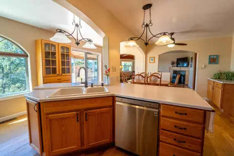 Kitchen - 14021 Murphy Pl, Grass Valley, CA 95945 photo 3 of 5