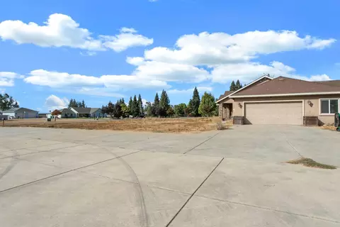 Exterior - 21187 E Rose Clover Ln, Linden, CA 95236 photo 4 of 12