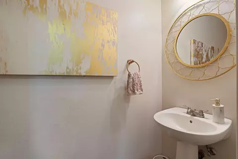 Bath - 21187 E Rose Clover Ln, Linden, CA 95236 photo 2 of 5