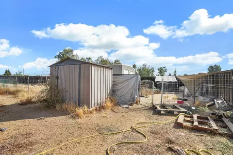 Exterior - 21187 E Rose Clover Ln, Linden, CA 95236 photo 7 of 12