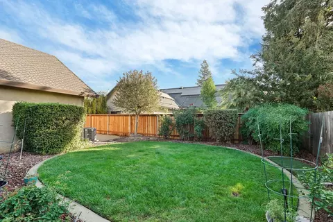 Exterior - 438 Cork Oak Way, Lodi, CA 95242 photo 10 of 11
