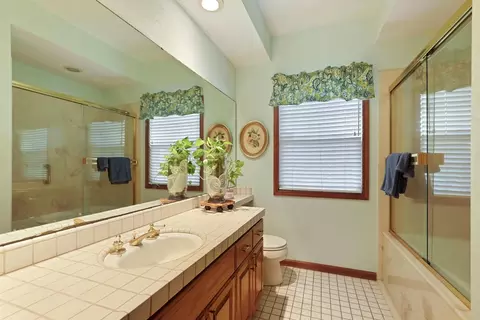 Bath - 438 Cork Oak Way, Lodi, CA 95242 photo 2 of 2