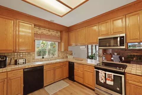 Kitchen - 438 Cork Oak Way, Lodi, CA 95242 photo 2 of 6