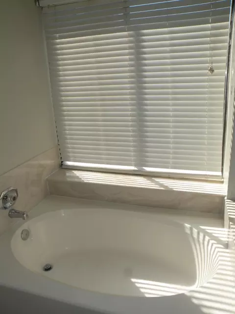 Bath - 1005 Vindel Ln, Modesto, CA 95350 photo 6 of 7